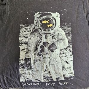 Somethings fishy here Hollyweird tshirt size large